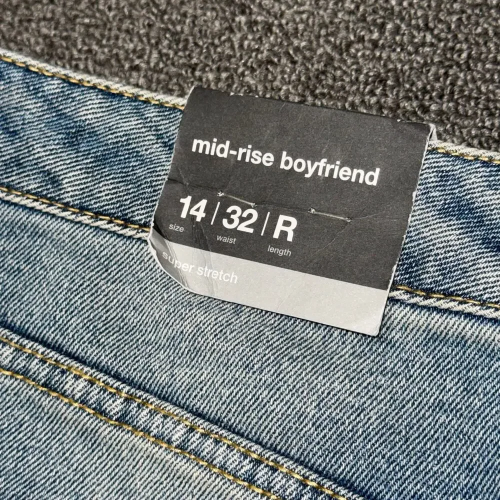 NWT Mossimo Mid-Rise Boyfriend‎ Jeans Women's Size 14 Regular Medium Wash Casual